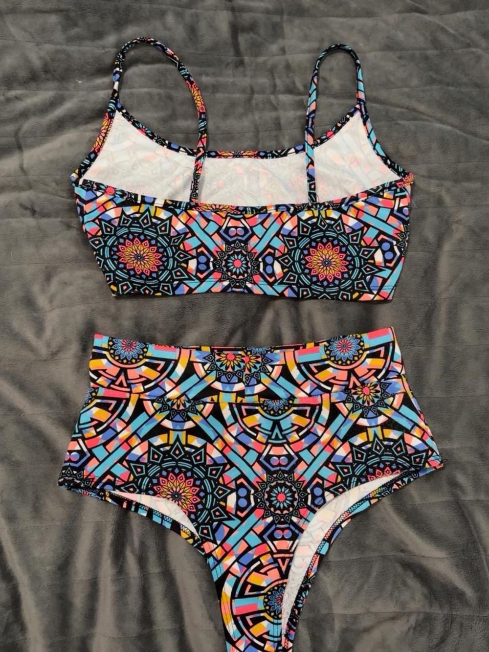 One by One Rave Set 🌈⭐️ Colorful Geometric Two-Piece Swim Set - Picture 6 of 6